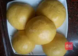 Illustration of how to make pumpkin steamed buns 11