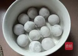 Illustration of how to make boiled glutinous rice balls 1