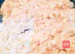 Illustration of how to make Indonesian fried rice 15