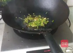 Illustration of how to make egg fried rice 2