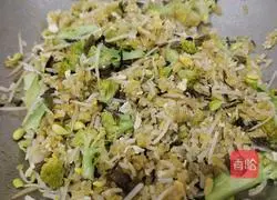Illustration of how to make pickled cabbage fried rice 9