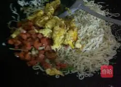 Illustration of how to make fried noodles with eggs 6