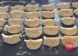 Illustration of how to make pork dumplings 11