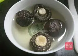 Illustration of how to make shrimp wontons 4