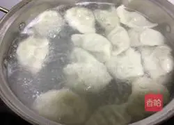 Illustration of how to make dumplings stuffed with pork and chives 16