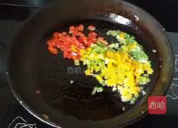 Illustration of how to make colorful pepper fried rice 7