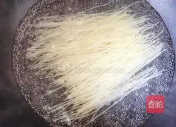 Illustration of how to make spicy beef offal powder 3