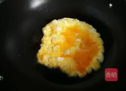 Illustration of how to make fried rice with floss and eggs 2