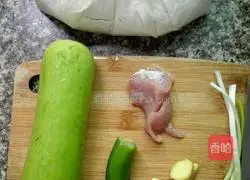 Illustration of how to make gourd and lean meat pancakes 1