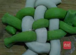 Illustration of how to make hydrangea steamed buns 10