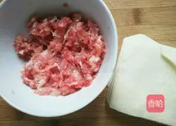 Illustration of how to make fresh meat wontons 5