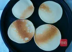 Illustration of how to make banana waffles 6