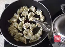 Illustration of how to make fried wontons 4