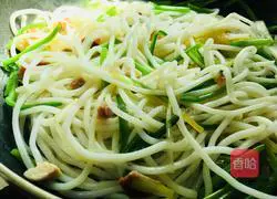 Illustration of how to make fried rice noodles with barbecued pork (Cantonese style) 10