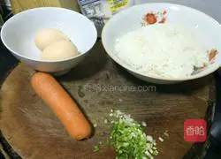 Illustration of how to make golden egg fried rice 1