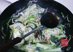Illustration of how to make vegetable fried noodles 8