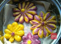 Illustration of how to wrap chrysanthemum buns 10