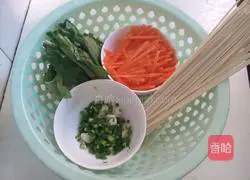 Illustration of how to make lazy noodles 1