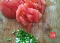 Illustration of how to make tomato and egg fried rice 2