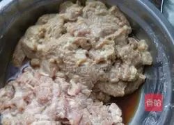 Illustration of how to make meat soup hot pot noodles 1