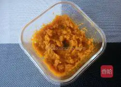 Illustration of how to make pumpkin blossom steamed buns 4