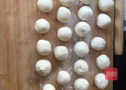 Illustration of making red bean paste cake 4