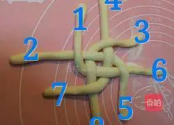 Illustration of how to make hydrangea steamed buns 4