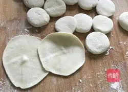 Illustration of how to make coriander stuffed dumplings 7