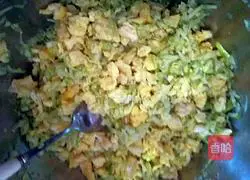 Illustration of how to make cucumber and egg vegetarian dumplings 18