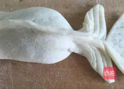 Illustration of how to make goldfish dumplings 15