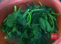 Illustration of how to make kale sausage fried rice 4