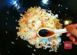 Illustration of how to make fried rice with cabbage and minced meat 12