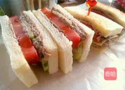Illustration of how to make tuna fish sandwich 15