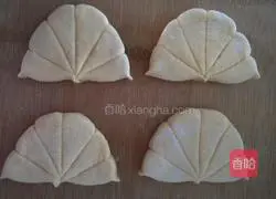 Illustration of how to make sweet potato lotus leaf cake 9