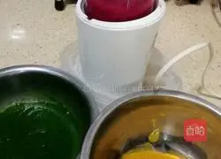 Illustration of how to make colorful glutinous rice balls 1