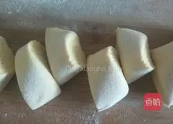 Two mixed with bread...Illustration of how to make leek, egg and shrimp skin filling 8