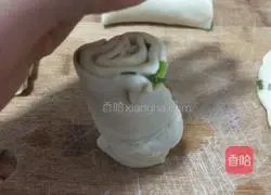 Illustration of how to make scallion pancakes 18