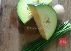 Illustration of how to make tender pumpkin and egg pancakes 1