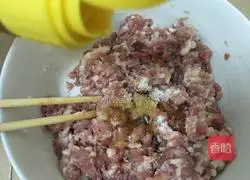 Illustration of how to make pork and pumpkin dumplings 3