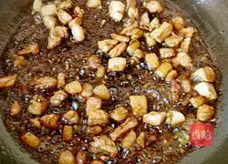 Illustration of braised rice with mushrooms and diced pork 5