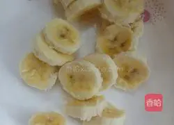 Illustration of how to make banana milkshake cake 1