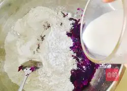 Illustration of how to make purple sweet potato and black sesame glutinous rice balls 6