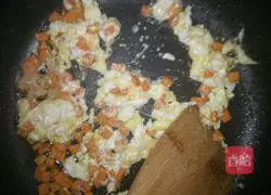 Illustration of how to make shrimp and egg fried rice 5