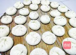 Illustration of how to make pork buns 8