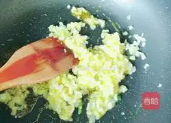 Illustration of how to make vegetarian stuffed buns 7