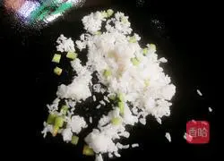 Illustration of how to make sauce fried rice 4