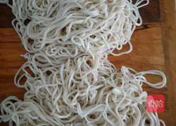 Illustration of how to make cucurbitic acid vinegar braised cold noodles 4