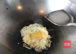 Pineapple, Shrimp and Egg Fried Rice Recipe Illustration 10