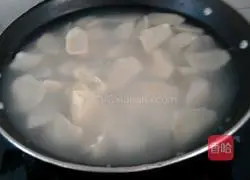 Illustration of how to cook dumplings without breaking the skin 11