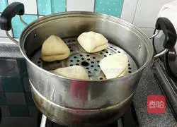 Illustration of how to make millet flour jujube cakes 10